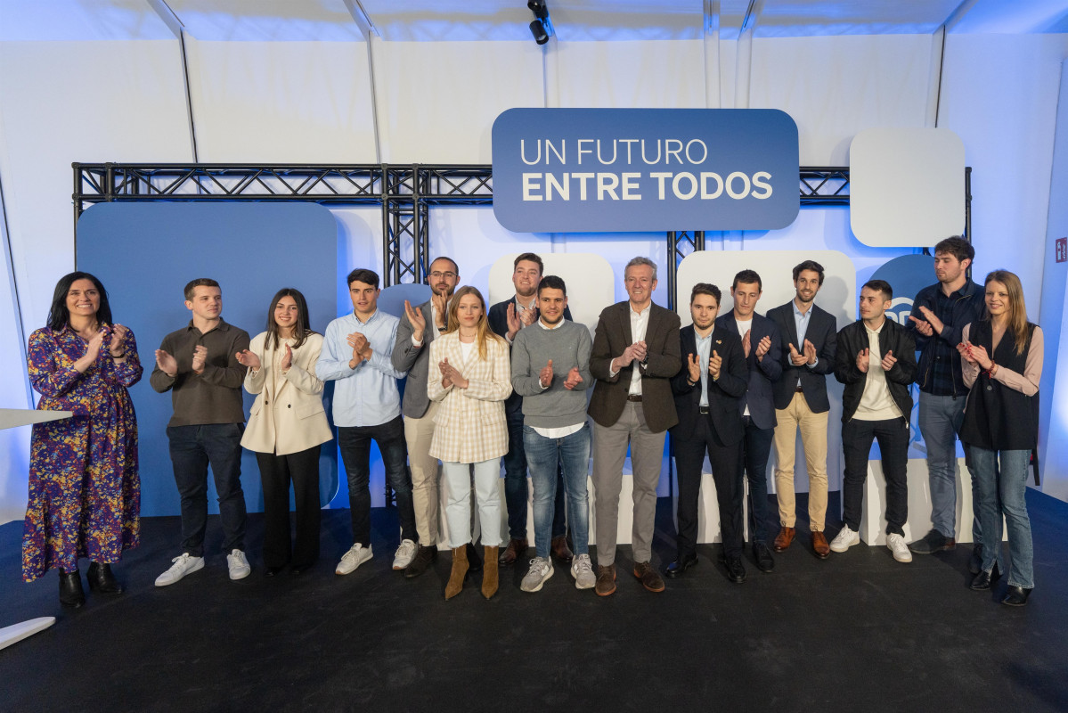 El presidente del PPdeG, Alfonso Rueda, participa en el acto de presentación de los 11 candidatos más jóvenes del partido a las elecciones municipales
