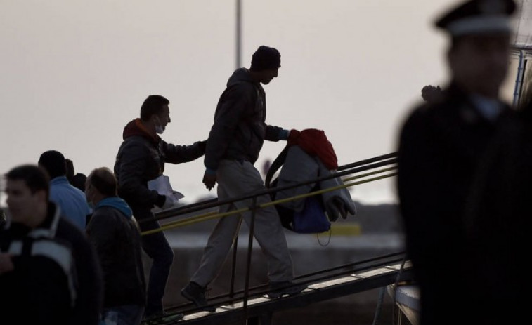 Grecia comienza a devolver inmigrantes a Turquía