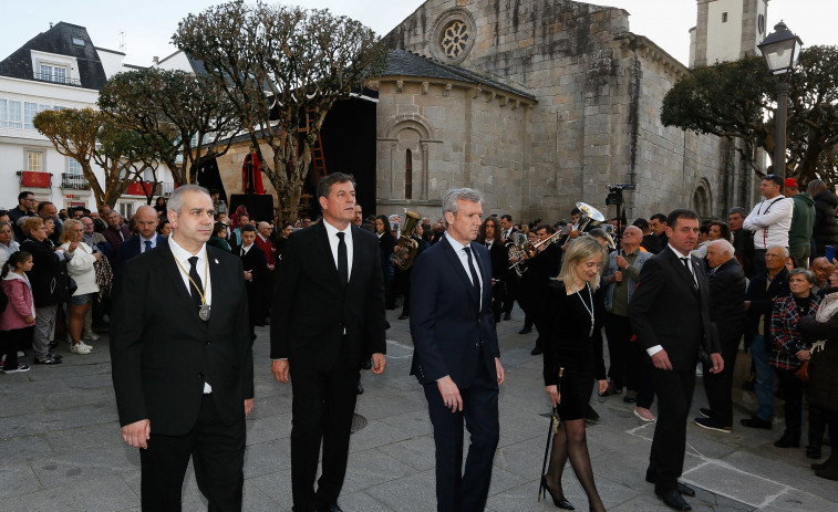 Cargos del PP, PSOE, DO y otras fuerzas acuden a procesiones socavando la imagen de un Estado aconfensional