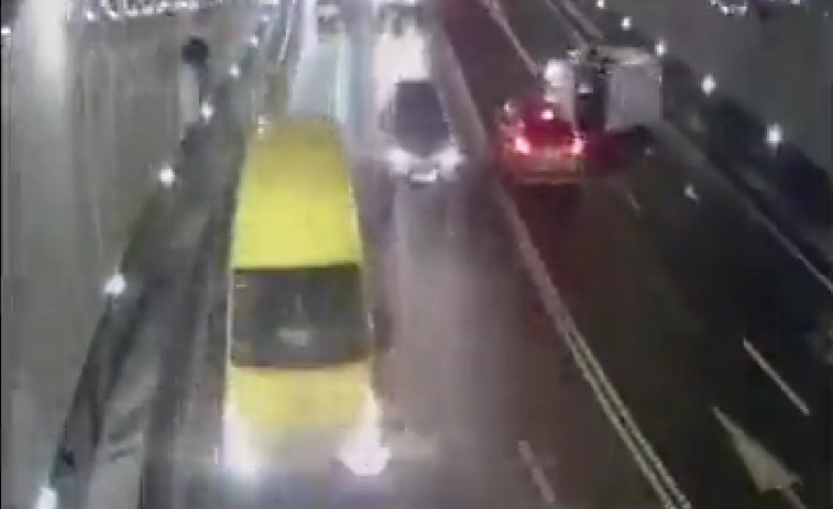 (VÍDEO) La Policía Local de A Coruña sensibiliza sobre las consecuencias del exceso de velocidad en el túnel de María Pita