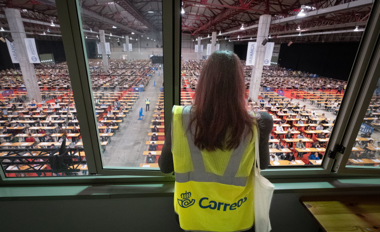 Más de 5.000 personas se examinan este domingo en Silleda para acceder a 7.757 puestos fijos de Correos en toda España