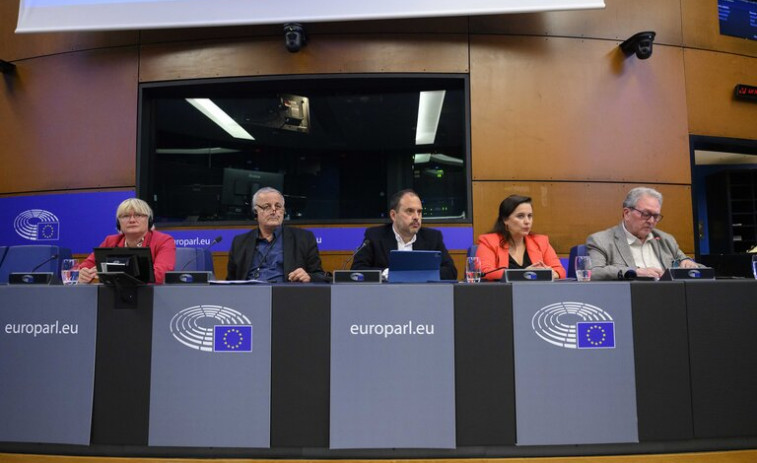 El Parlamento Europeo apoya el doblaje y subtitulado en lenguas minorizadas, como defiende A Mesa