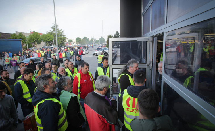 Seguimiento del 90% de los trabajadores del metal en Lugo con un gran piquete en el Polígono do Ceao