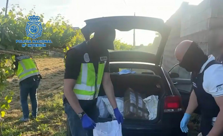 Policía Nacional decomisa 100 kilos de hachís en un coche y otros 100 en un 