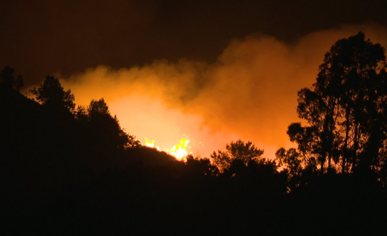 Estabilizado el incendio de Crecente, Pontevedra, que arrasó ya unas 100 hectáreas de terreno