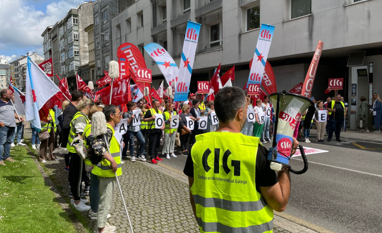 Gran seguimiento en la huelga de los trabajadores de limpieza de Lugo: 