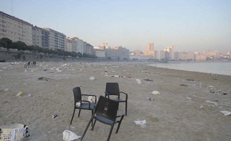 El San Juan de 2023 deja en A Coruña 54 toneladas de basura, la cifra 