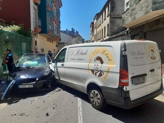 Accidente entre dos vehículos en la calle Illas Cíes, en Lugo