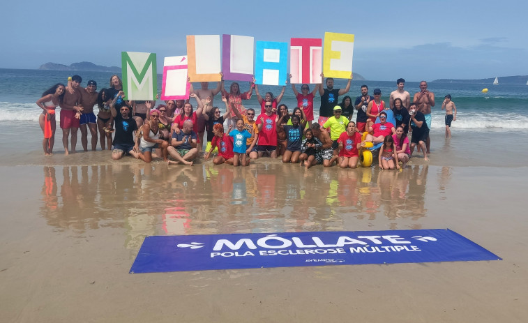 La playa de Samil se llena de solidaridad en el 'Móllate' por la Esclerosis Múltiple