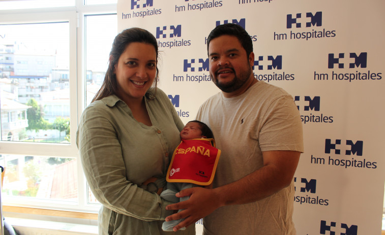 HM Hospitales celebra los cien años de la FEB con los recién nacidos de Santiago