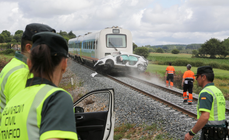 El tercer ocupante del vehículo que fue arrollado por un tren en Lugo ya está en planta