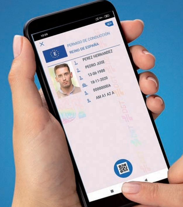 Archivo - Aplicación móvil 'MiDGT' que prepara la DGT para realizar trámites y llevar de manera digital el carné de conducir y otros documentos