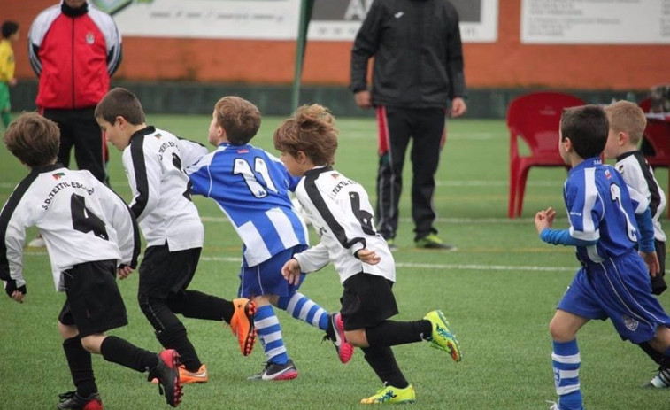 La Xunta dará 120 euros a las familias para que los niños puedan practicar deporte federado o comprar material deportivo
