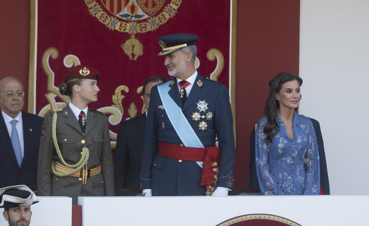 Los monarcas y la princesa de Asturias presiden el desfile militar de la Fiesta Nacional