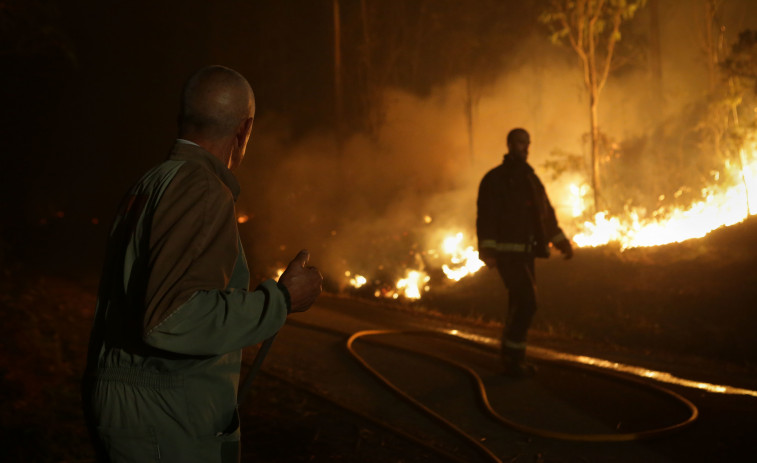 Incendio de Trabada: la Xunta eleva a 1.200 hectáreas arrasadas, más que cualquier incendio del verano