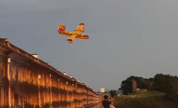 El incendio de Trabada, apagado en parte gracias a la lluvia tras cuatro días