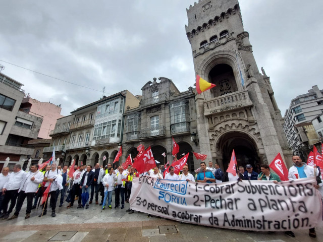 Empleados de la antigua filial de Faurecia en O Porriño vuelven a manifestarse para pedir una solución a su situación.