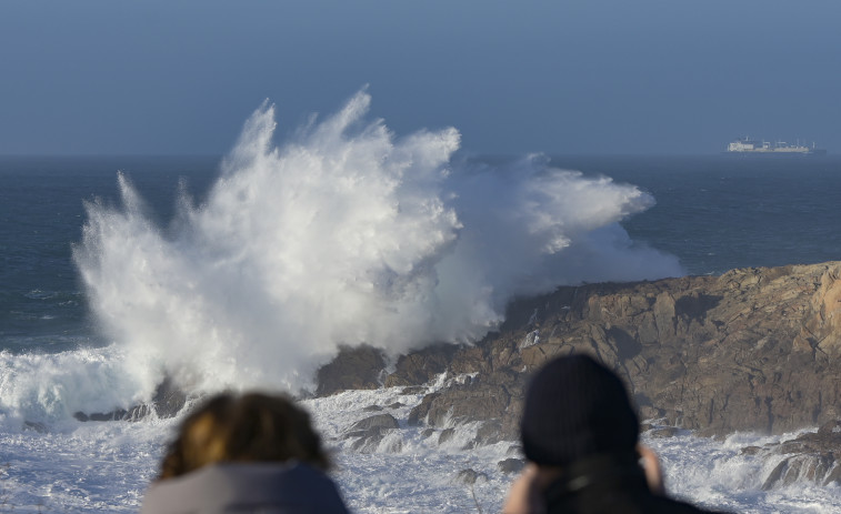 Alerta roja en el litoral de A Coruña por temporal costero