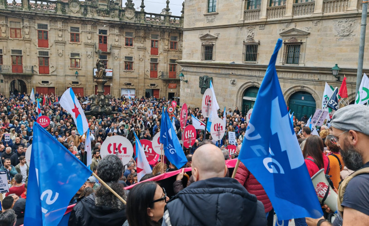 Miles de miembros de la comunidad educativa se manifestaron este domingo en Santiago pidiendo 