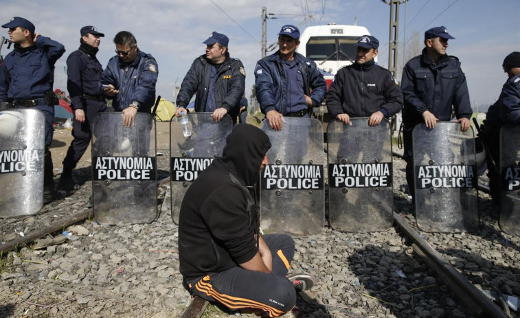 Arranca el desalojo de los refugiados del campo de Idomeni