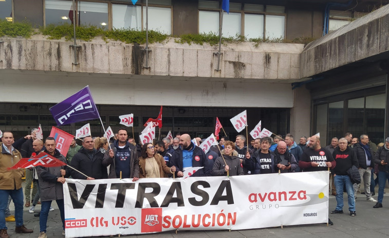 (VÍDEO) Empleados de Vitrasa dinamitan el pleno del Concello de Vigo: 