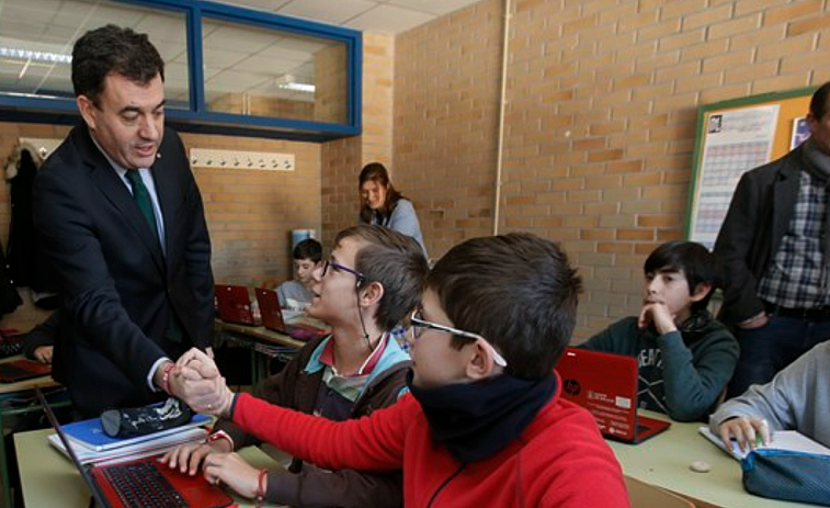 Una cuarta parte de los maestros se suspende a si mismo en Edixgal, el ebook de la Xunta