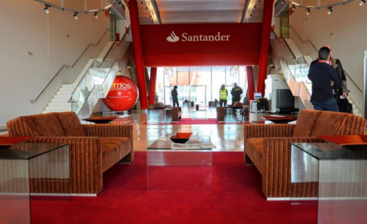 ​La Guardia Civil registra la sede del Santander por la lista Falciani
