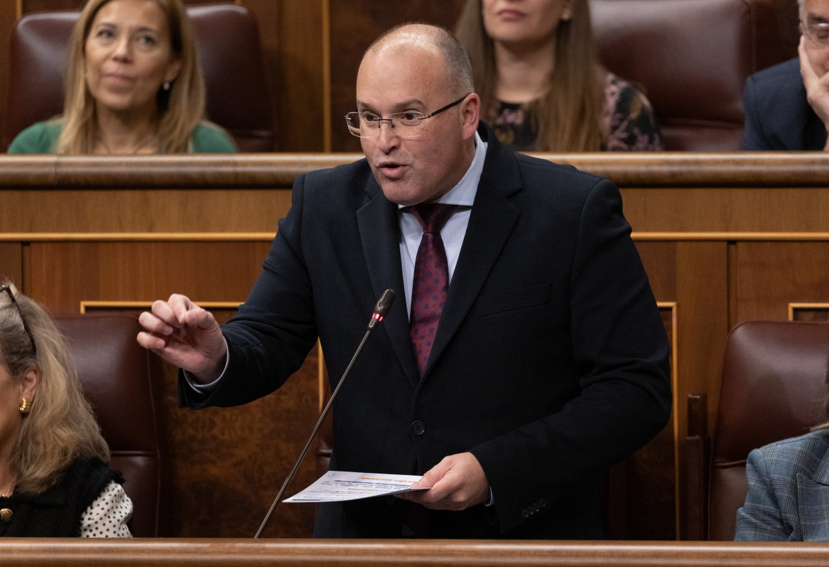 El portavoz del PP en el Congreso, Miguel Tellado, interviene durante una sesión de control al Gobierno, en el Congreso de los Diputados, a 20 de diciembre de 2023, en Madrid (España). Durante la se