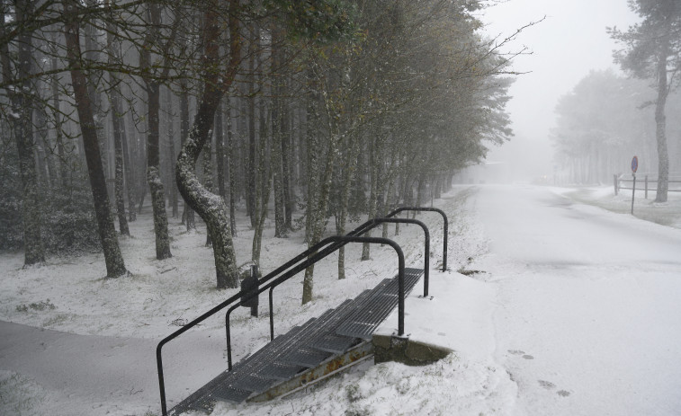 La nieve pone en alerta a parte del interior de Galicia este viernes