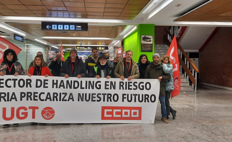 Huelga Iberia: cancelaciones en Santiago, Vigo y A Coruña y la empresa dice que se cumplen servicios mínimos