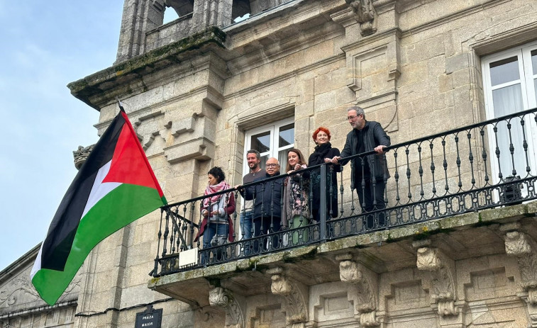Criticas de AGAI por la bandera de Palestina en el Concello de Lugo: 