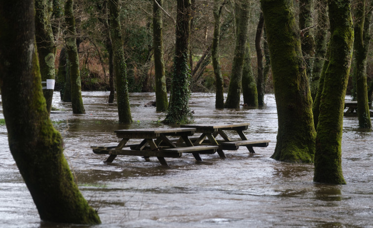 Riesgo de inundaciones en ríos como el Mandeo (Aranga) pero el tiempo mejora