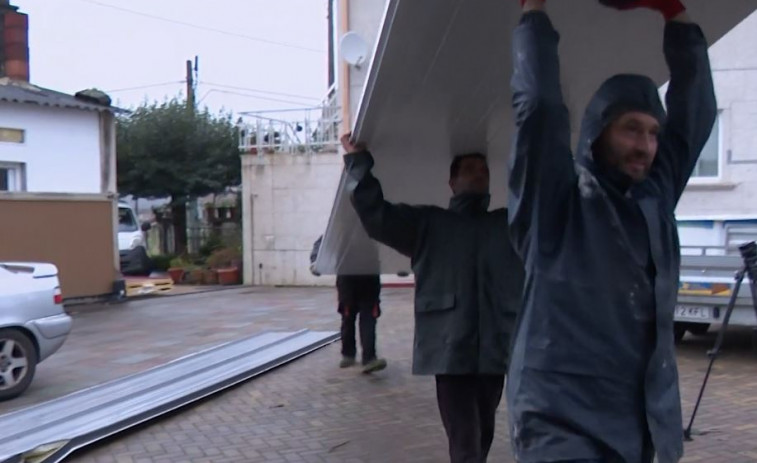 Así fue la especie de tornado o manga marina que destrozó tejados en Cambados (vídeo)