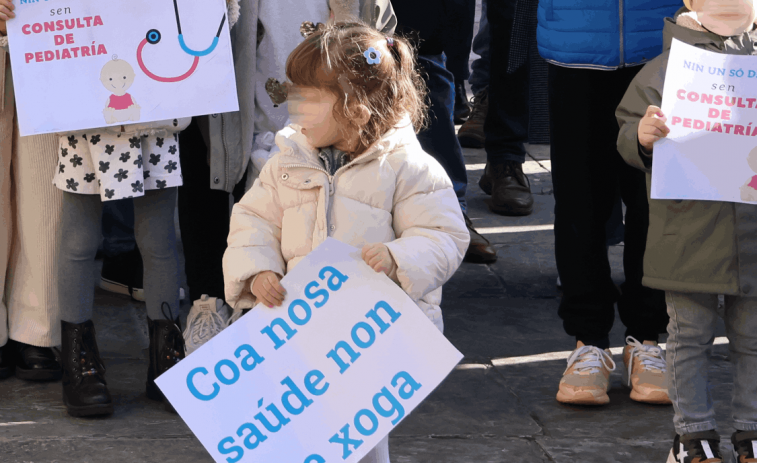 La manifestación a favor de la sanidad pública calienta motores y empieza a marcar la campaña