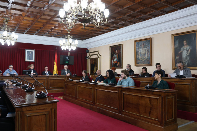 Imagen de la sesión extraordinaria del Pleno Municipal de este jueves en la que fueron debatidos y aprobados los presupuestos del Ayuntamiento de Lugo para el año 2024, cifrados en 121,8 millones de euros. En Lugo, a 1 de febrero de 2024.