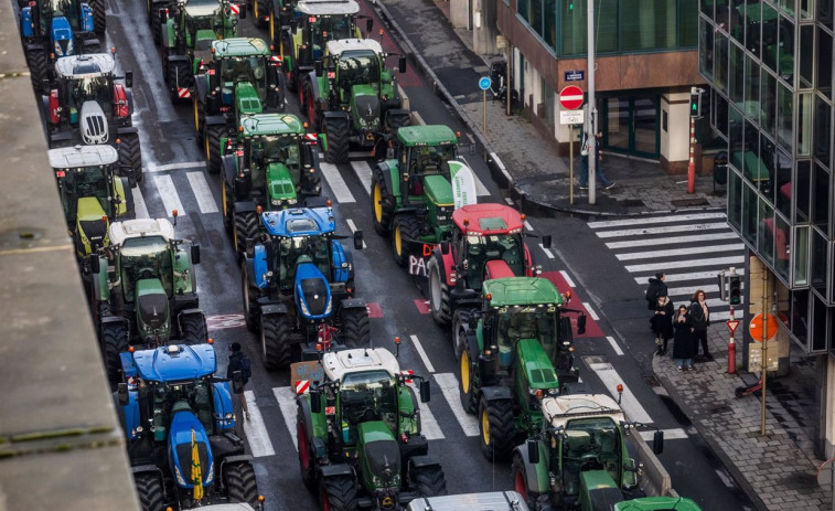 Las tractoradas de los agricultores gallegos no se celebrarán antes del 18F, acuerdan organizaciones