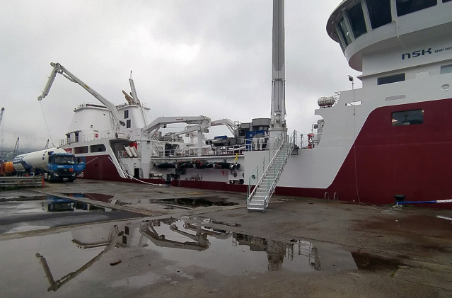 Archivo - El Puerto de Ferrol acoge por primera vez una operación de suministro de gas natural licuado a un carguero de pescado vivo.