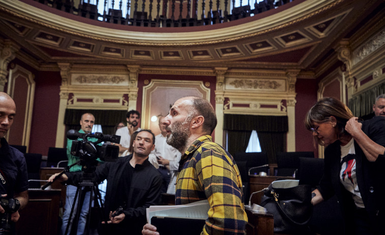 Jácome cumple con su amenaza y cesa a la tesorera 