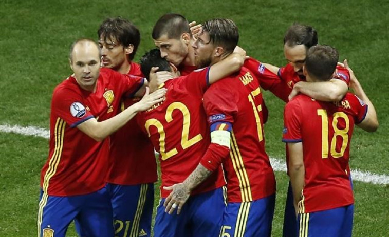 España brilla y pasa a octavos tras derrotar a Turquía (3-0)