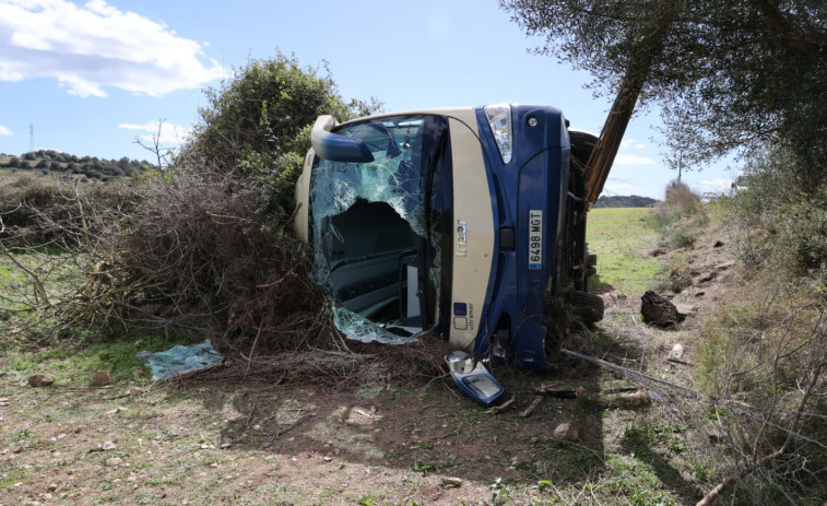 Siete heridos graves entre los 24 lesionados en el accidente del autobús del Imserso, con turistas gallegos