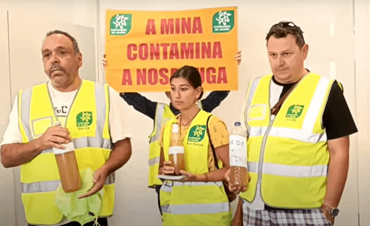 Ecologistas condenados tras entregar filmando botellas de la mina de San Finx advierten: 