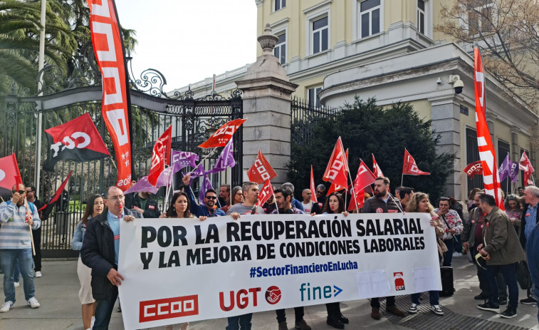 Tres de cada cuatro trabajadores de la banca secundan hoy la huelga en BBVA, Banco Santander o Deutsche Bank