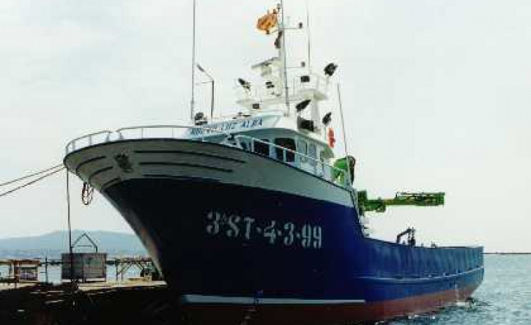 Remolcan hasta Celeiro a un pesquero a la deriva a 16 millas de Estaca de Bares con seis tripulantes