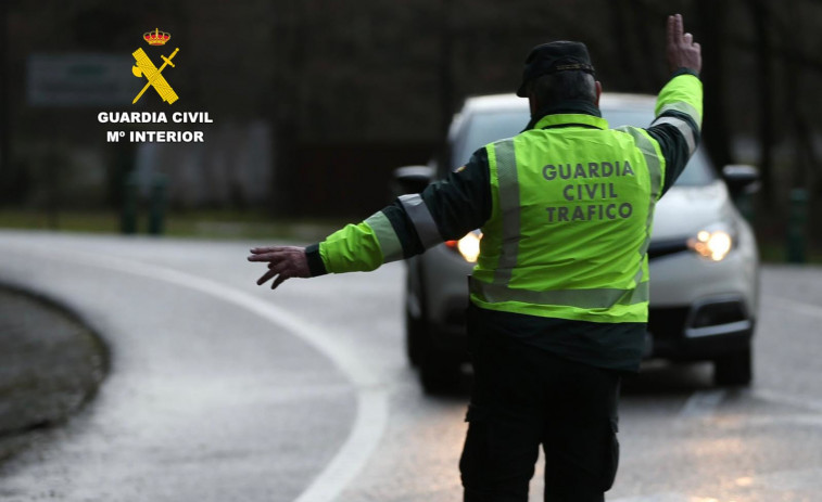 Conductor se fuga de la Guardia Civil pero lo atrapan borracho y drogado en Carballo