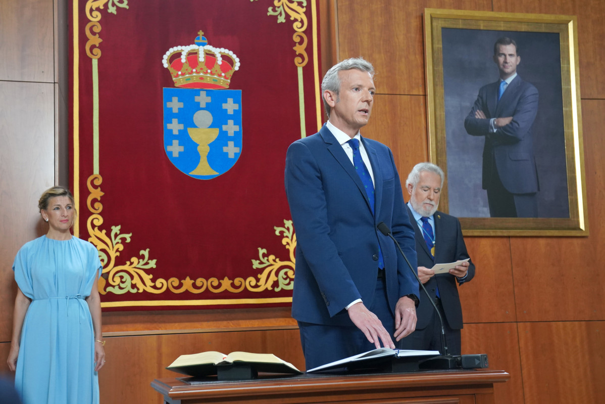 Archivo - El hasta ahora vicepresidente primero de la Xunta de Galicia, Alfonso Rueda, durante su toma posesión como presidente, en el Parlamento de Galicia, en el Pazo do Hórreo, a 14 de mayo de 20