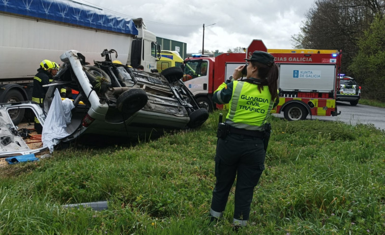 Dos hombres de 66 y 67 años, vecinos de Curtis, los fallecidos en el accidente de Begonte