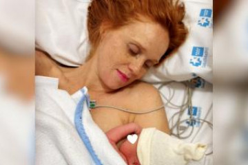 Maria Castro publicó esta foto de su tercer hijo tras el parto