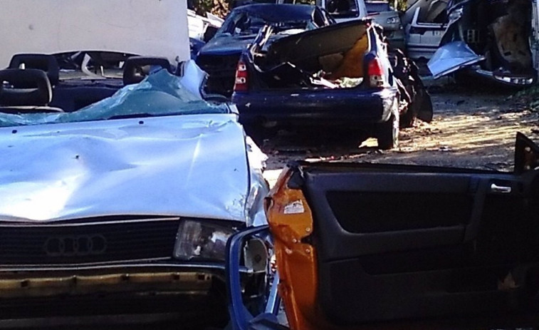 Accidente laboral en Barreiros: muere un operario de un desguace atrapado entre dos coches