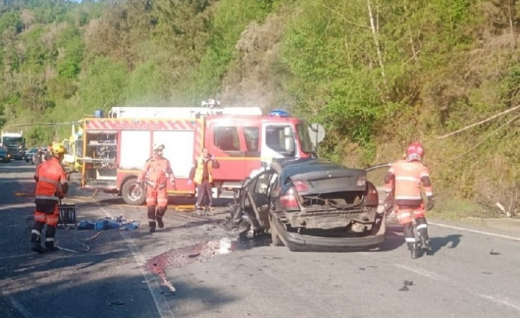 Un muerto tras una colisión en Pantón entre un coche y un camión