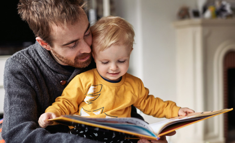 Leer en alto con los niños beneficia a su salud, no solo a su desarrollo académico